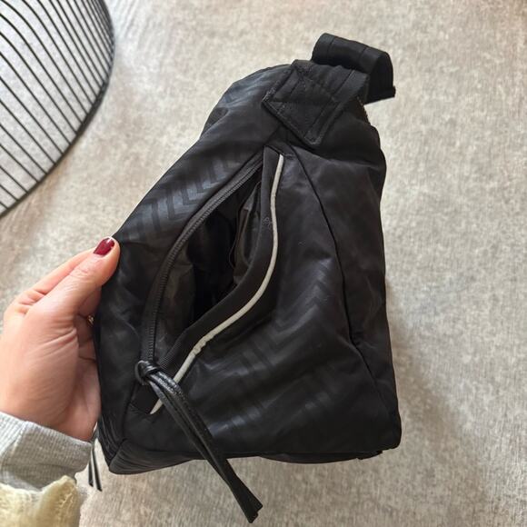 Lululemon Gym Bag in Black - Picture 6 of 9